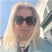 Insegno in modo creativo da 20 anni . Posso offrirmi per  italiano o aiuto compiti. Prova!